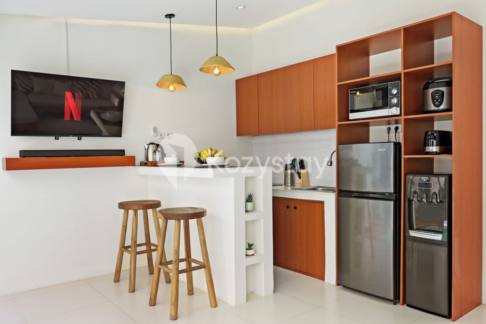 Villa, 2 Bedrooms, Pool View | Dining room
