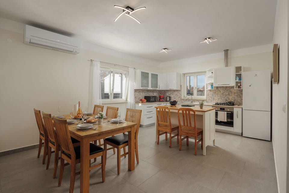 Standard House, 3 Bedrooms, Microwave (Casa Berton /w Heated Saltwater Pool) | Dining