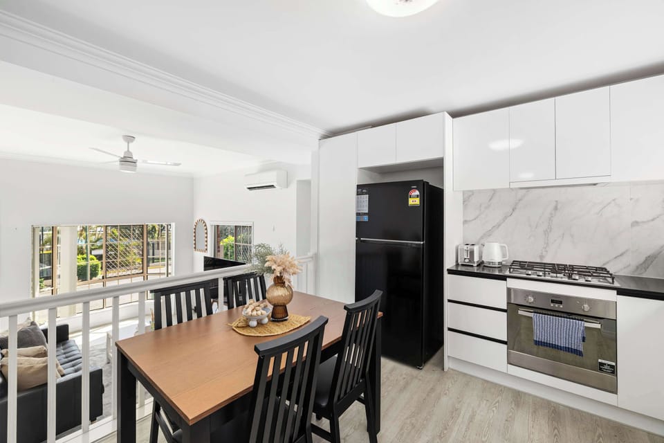 Kitchen & Dining area