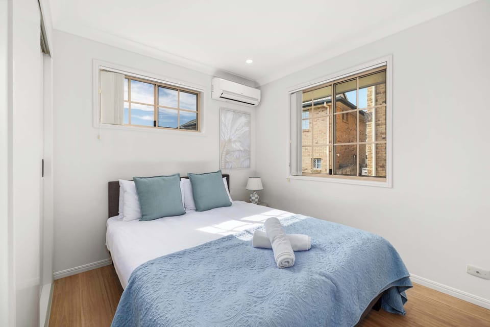 Queen bed (2nd Room)