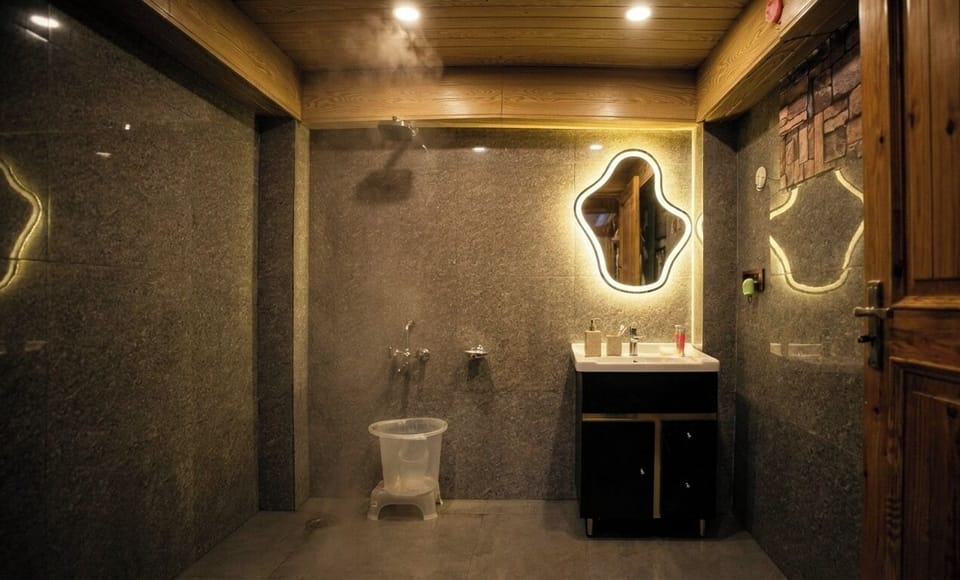 Luxury Tree House, River View | Bathroom