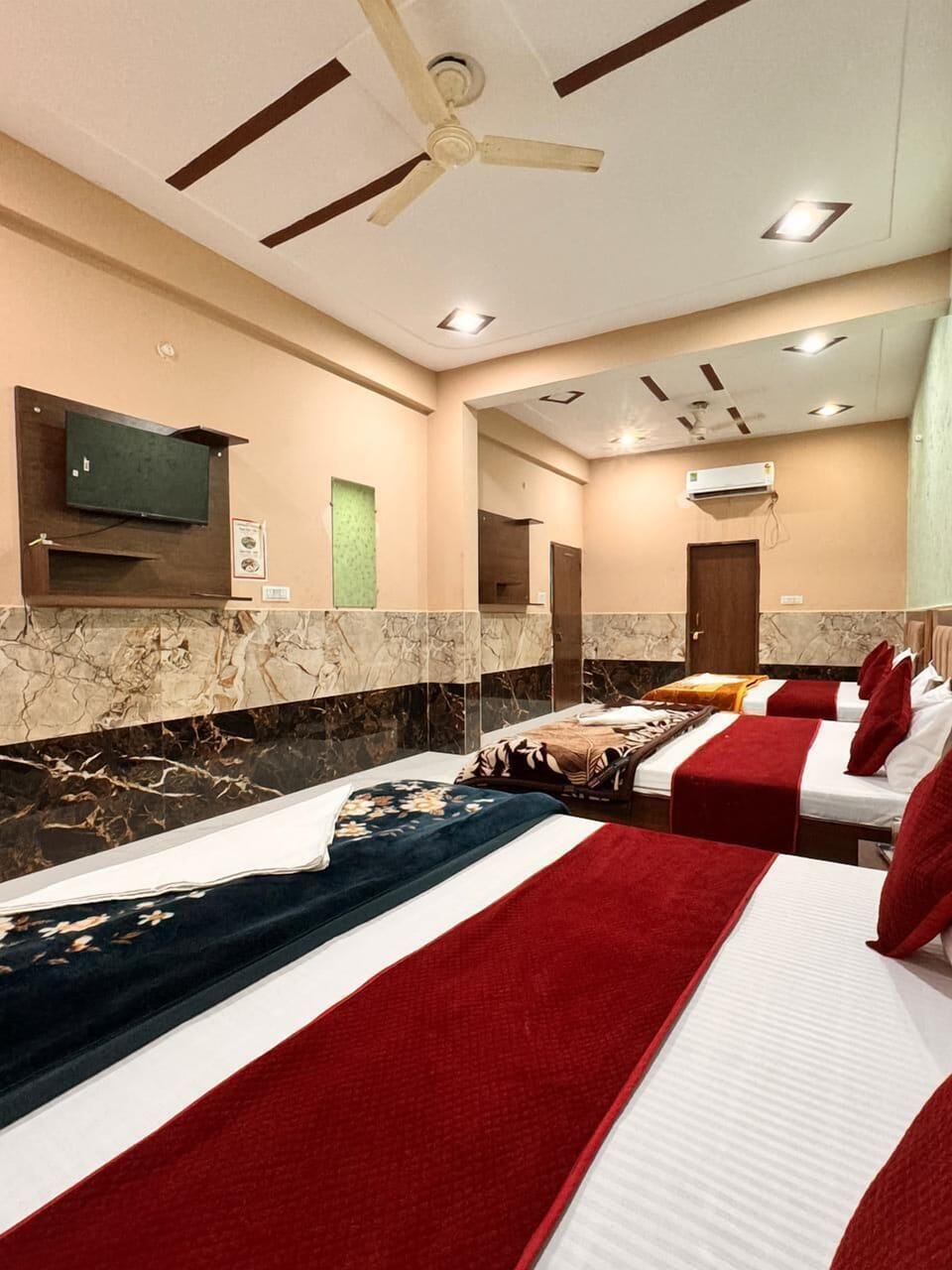 Quadruple Room | Free rollaway beds, free WiFi, bed sheets