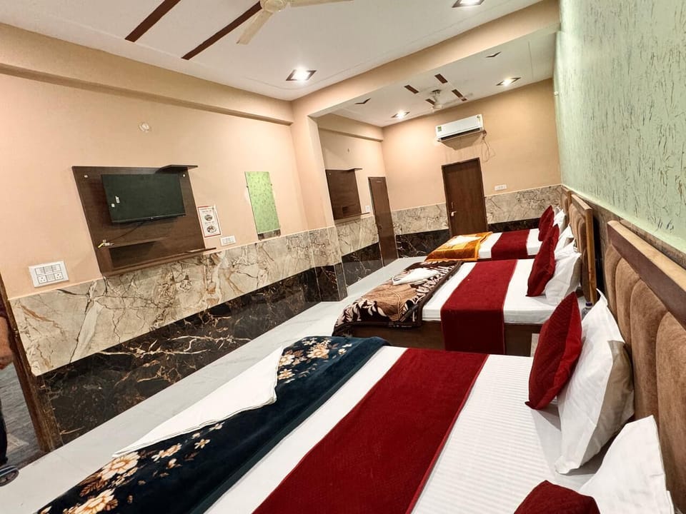 Quadruple Room | Free rollaway beds, free WiFi, bed sheets
