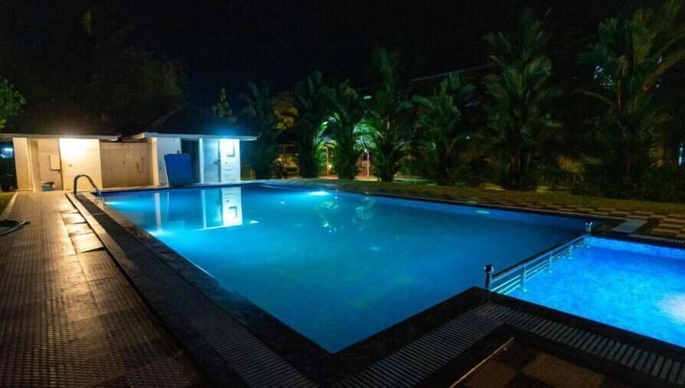 15 outdoor pools