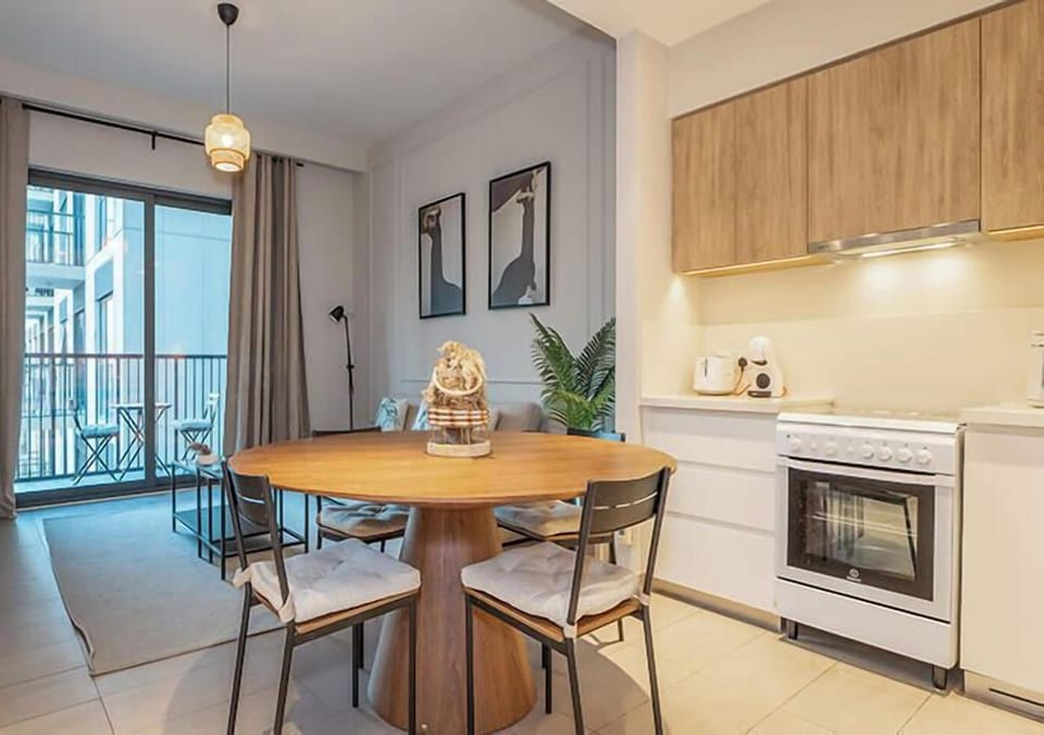 Apartment, Balcony, City View | Dining room