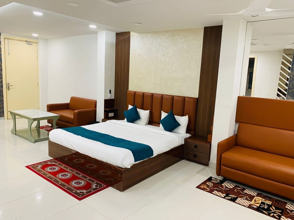 Deluxe Double Room, City View | In-room safe, soundproofing, iron/ironing board, free WiFi