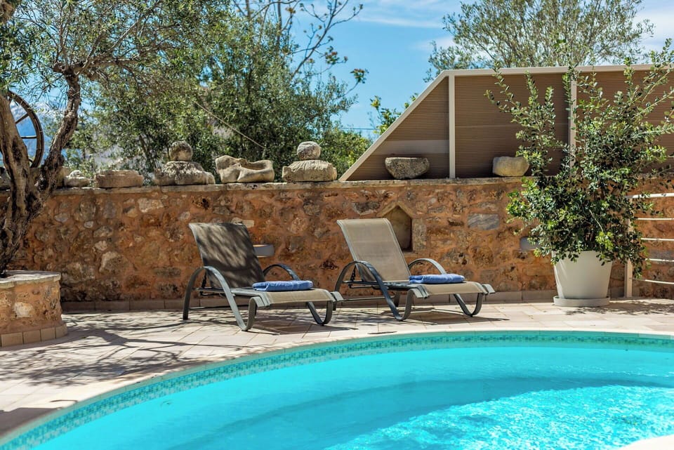 Building Exterior, Outdoor, Pool