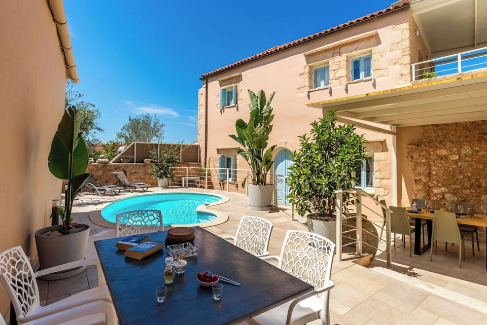 Building Exterior, Outdoor, Pool
