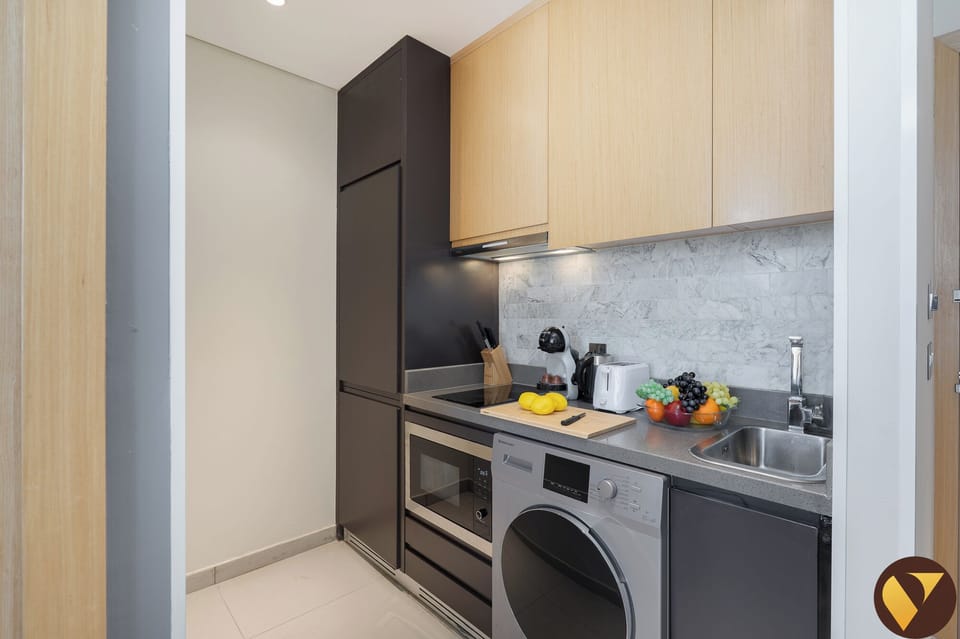 Apartment, Balcony, City View | Private kitchen | Microwave, oven, stovetop, electric kettle