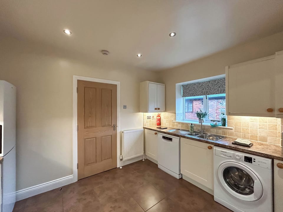 Kitchen | Rookery Farm Holiday Cottage, Bognor Regis