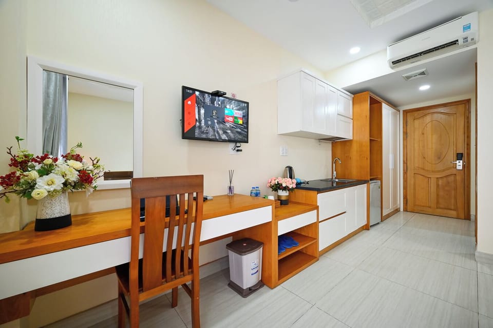 Premium bedding, pillowtop beds, minibar, in-room safe