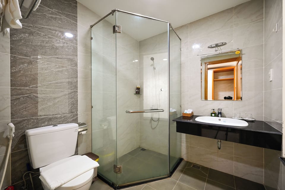 Deluxe Double or Twin Room | Bathroom | Hair dryer, slippers, towels, soap