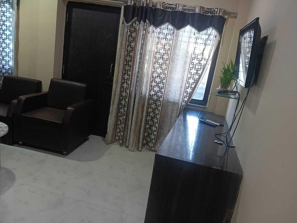 Deluxe Double Room, City View | Desk, laptop workspace, free WiFi