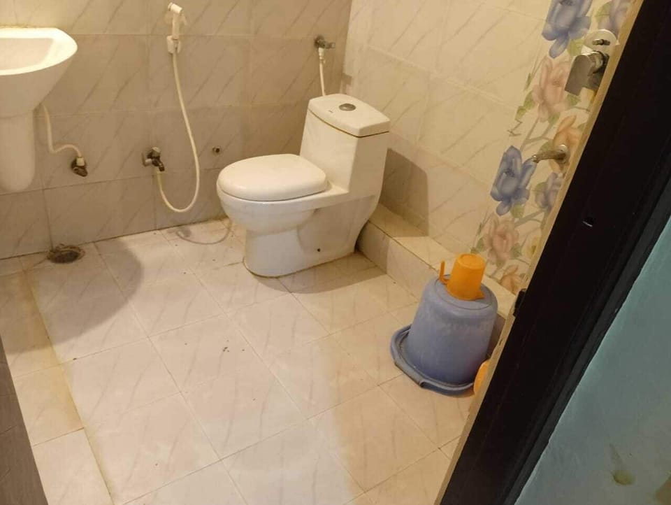 Deluxe Double Room, City View | Bathroom | Shower, free toiletries, towels, soap