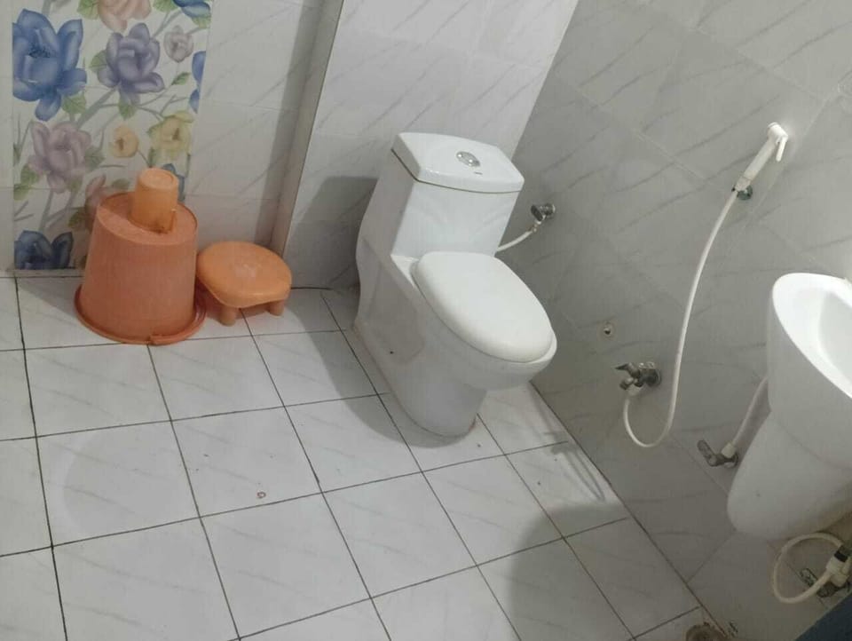 Deluxe Double Room, City View | Bathroom | Shower, free toiletries, towels, soap