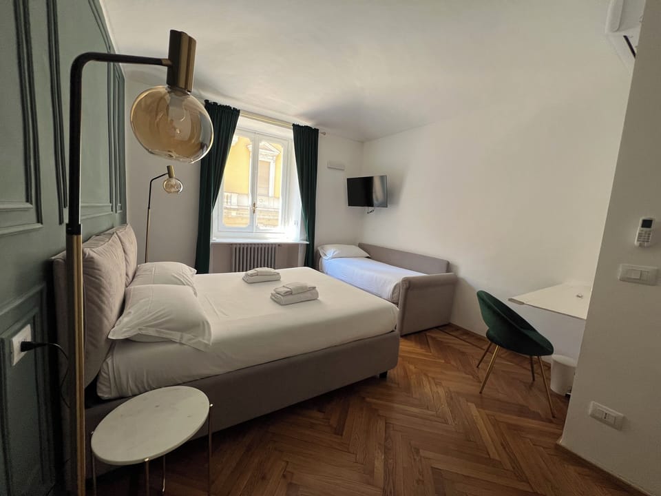 Triple Room | Iron/ironing board