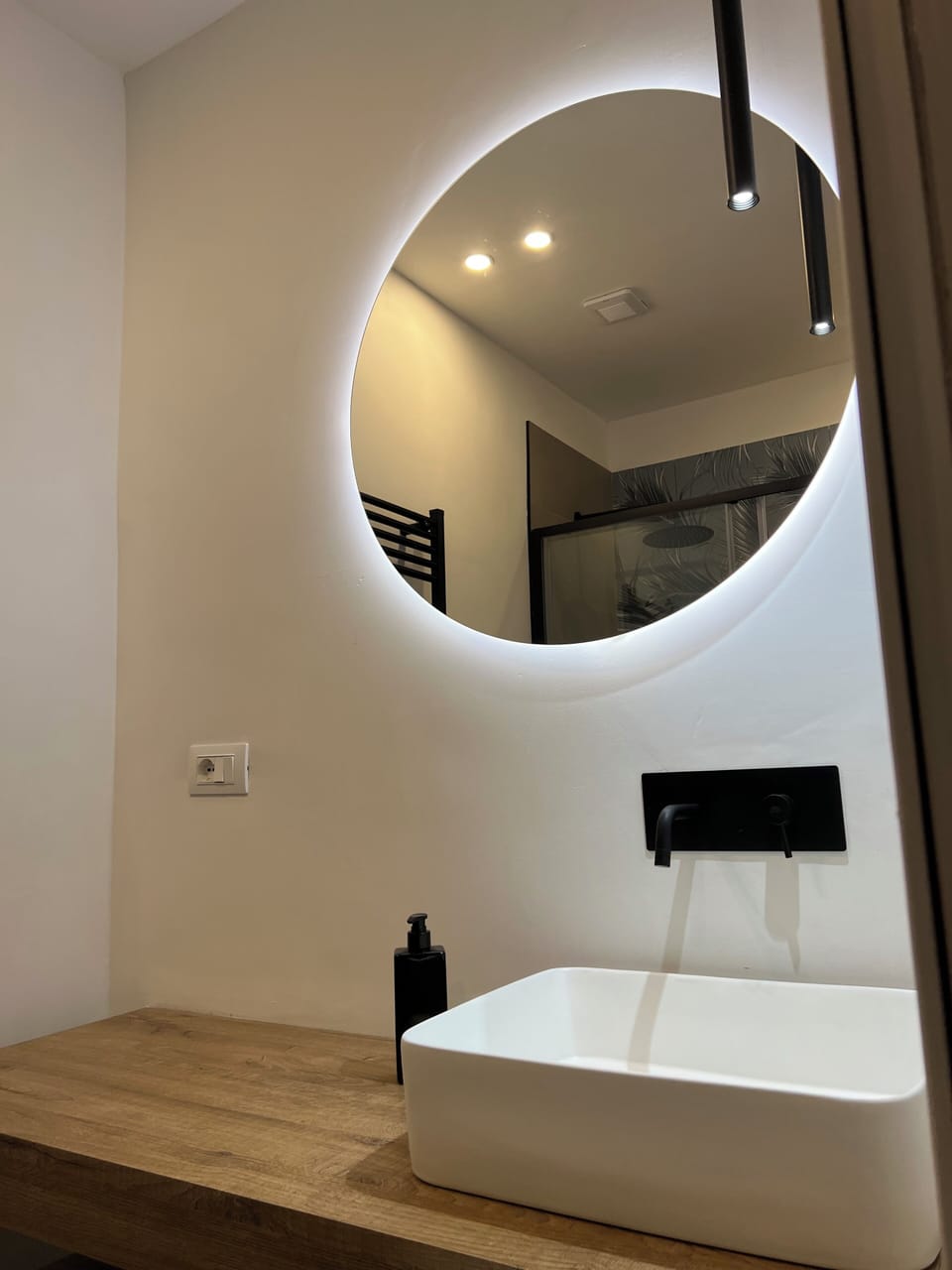 Family Room | Bathroom | Shower, bathrobes, bidet
