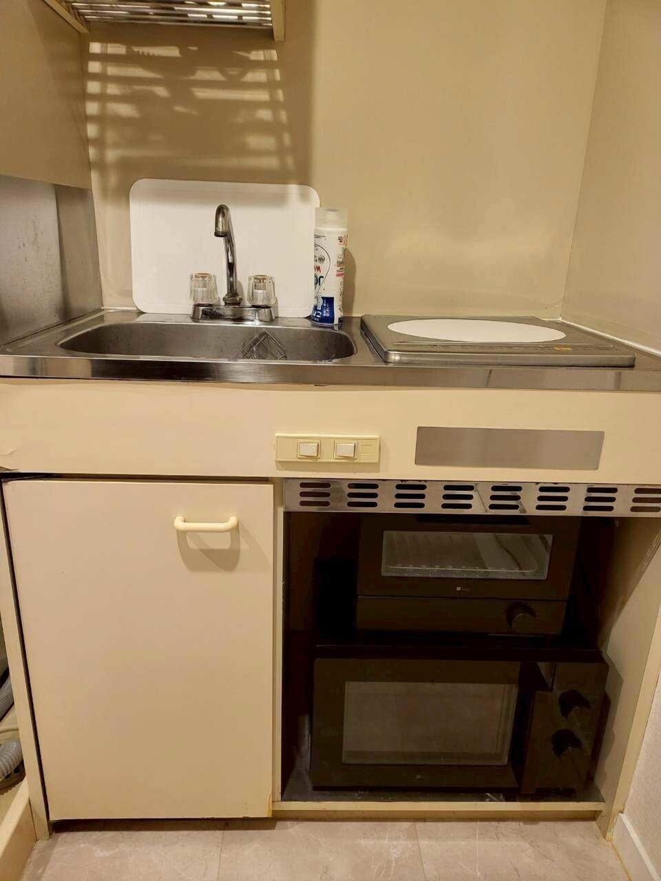 Apartment | Private kitchen | Full-size fridge, microwave, oven, stovetop