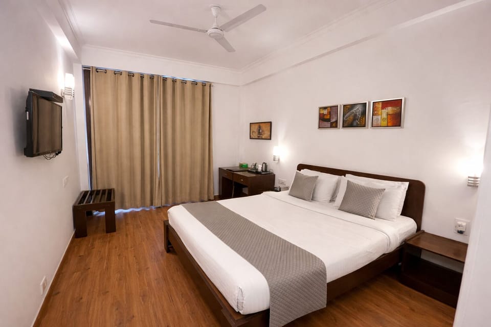 Executive Double Room | Individually decorated, individually furnished, desk, laptop workspace
