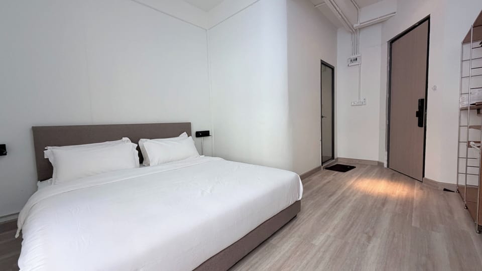 Superior Room | Desk, iron/ironing board (on request), WiFi (free)
