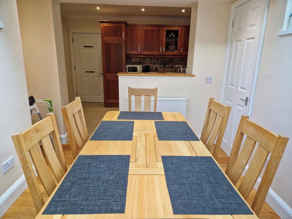 Dining for 6 People