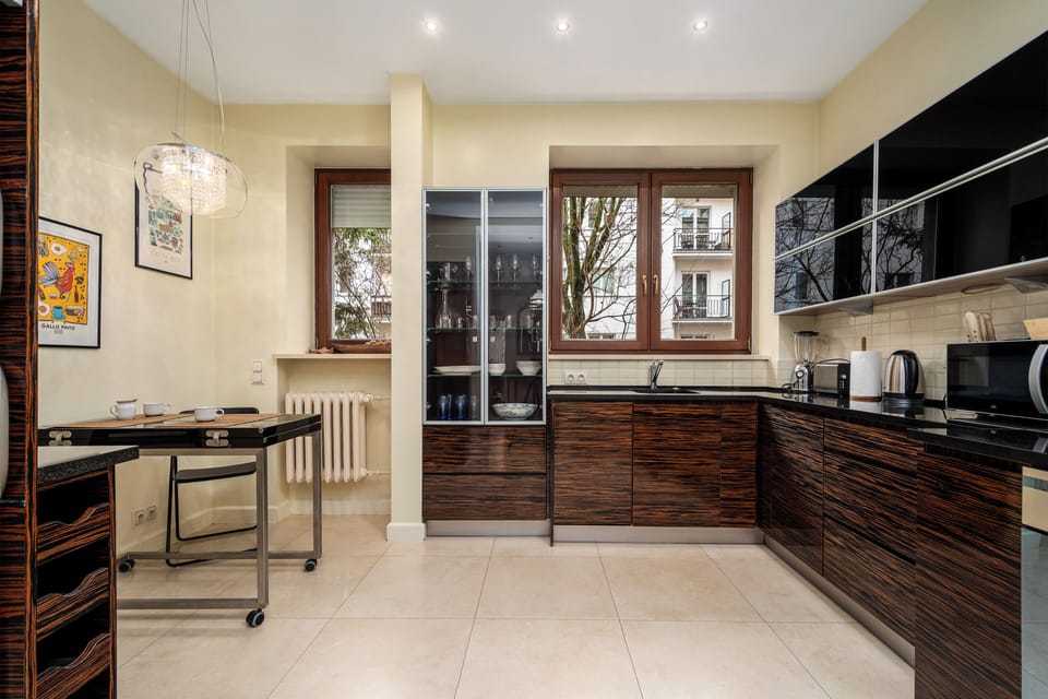 Apartment (14) | Private kitchen | Fridge, stovetop, electric kettle, cookware/dishes/utensils