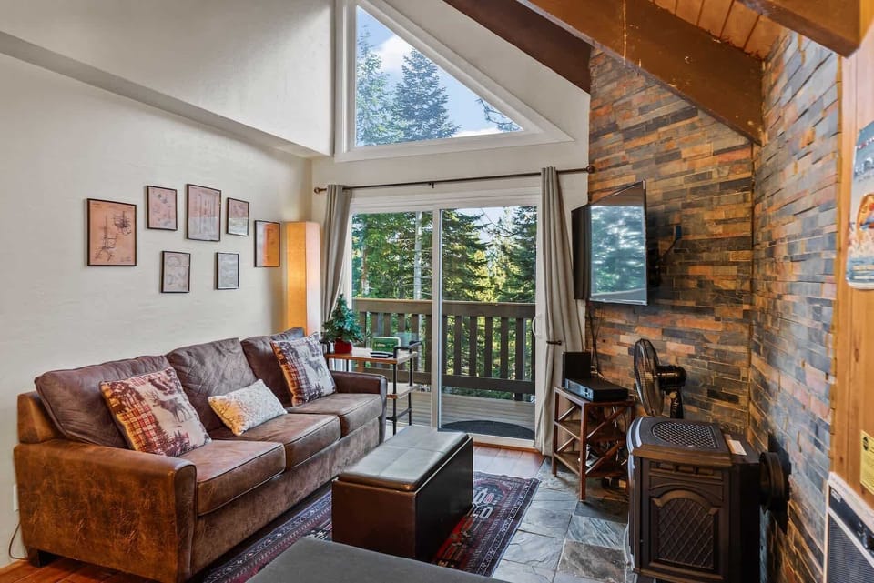 Welcome to Mammoth View Villas 28!