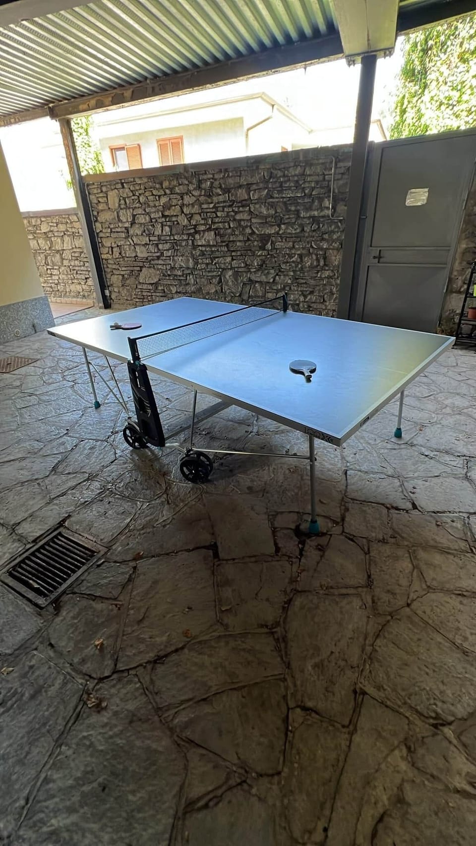Ping-pong table 