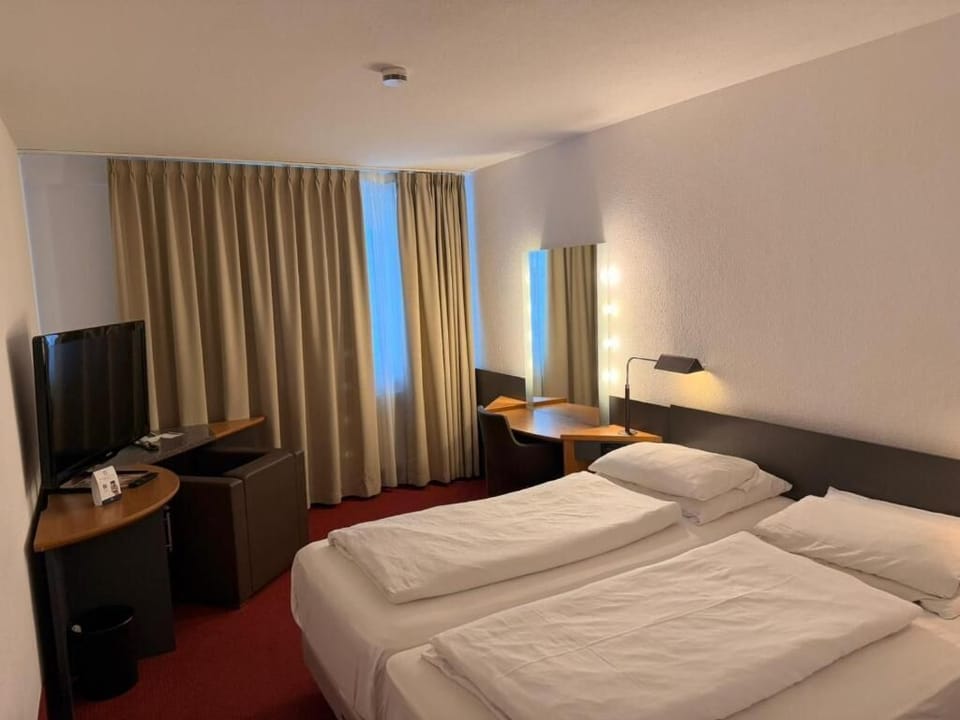 Standard Double or Twin Room | Desk, soundproofing, iron/ironing board, free WiFi