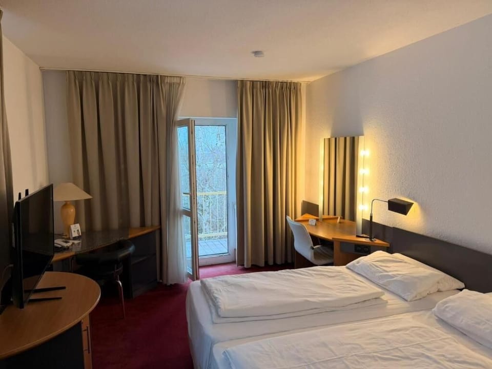 Deluxe Double or Twin Room, Balcony, City View | Desk, soundproofing, iron/ironing board, free WiFi