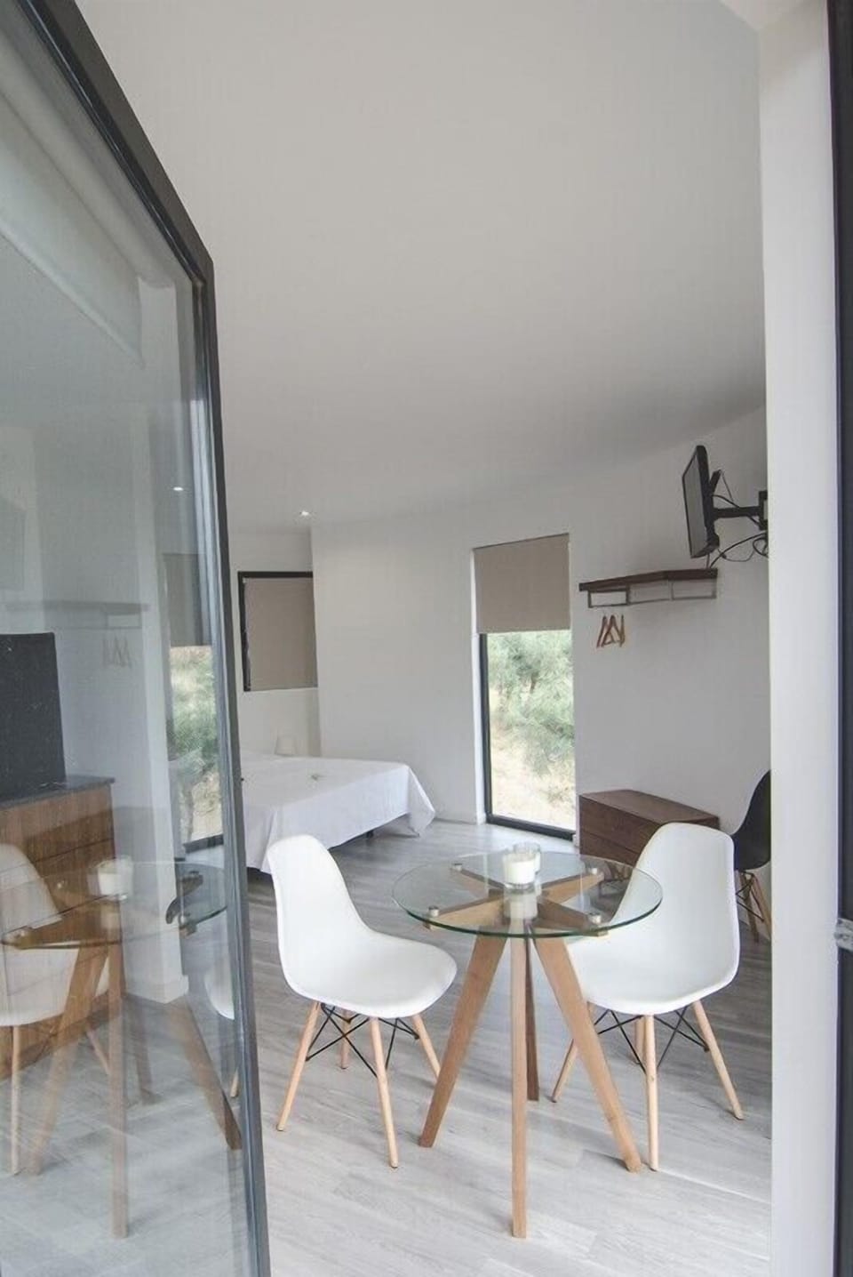 Deluxe Double Room | In-room dining