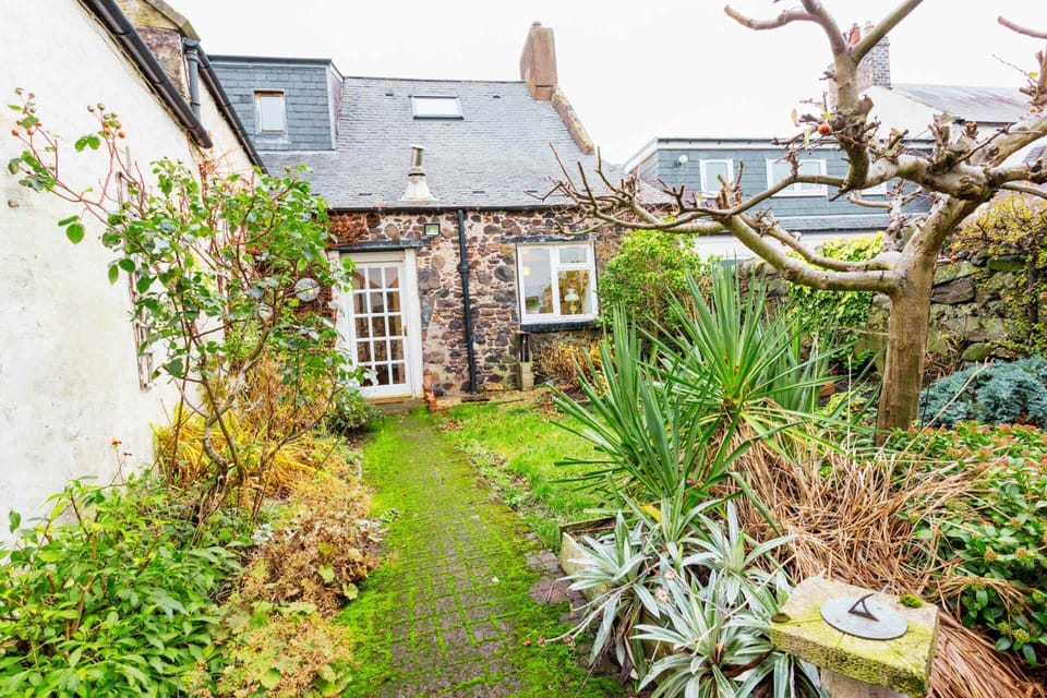 House | 4 bedrooms, desk, Internet