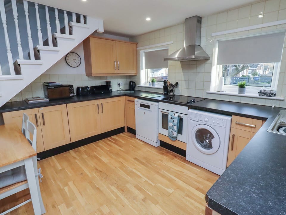 Dishwasher, cookware/dishes/utensils