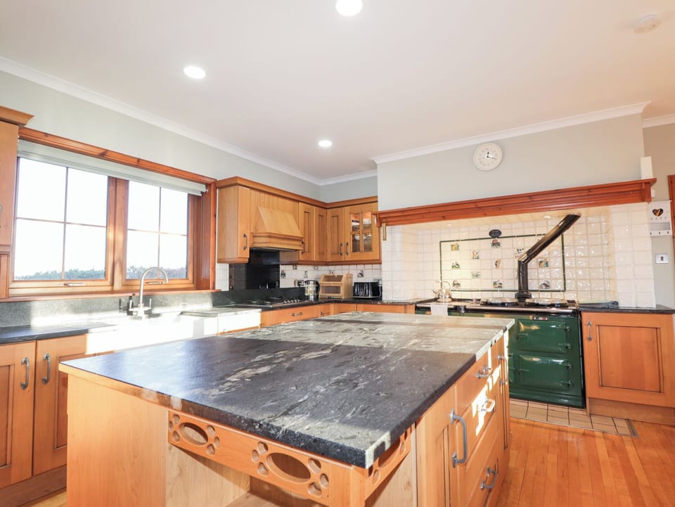Dishwasher, cookware/dishes/utensils