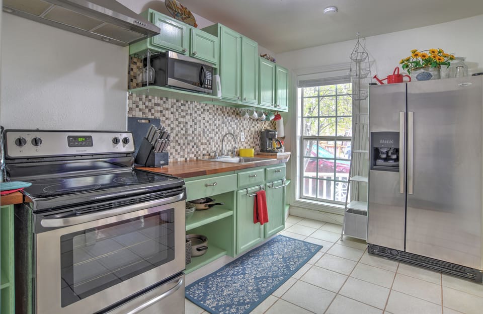 Welcome to the Rose Garden Retreat! - Our fully equipped (minus a dishwasher)