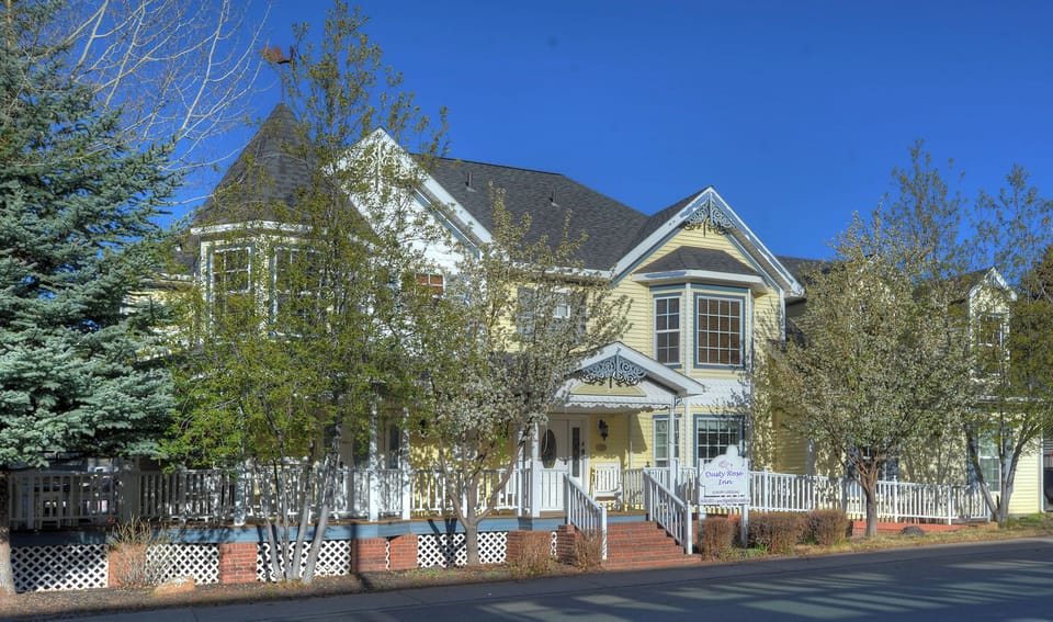 Welcome to the Dusty Rose Inn - Welcome to the Rose Garden Retreat at the Dusty Rose Inn.