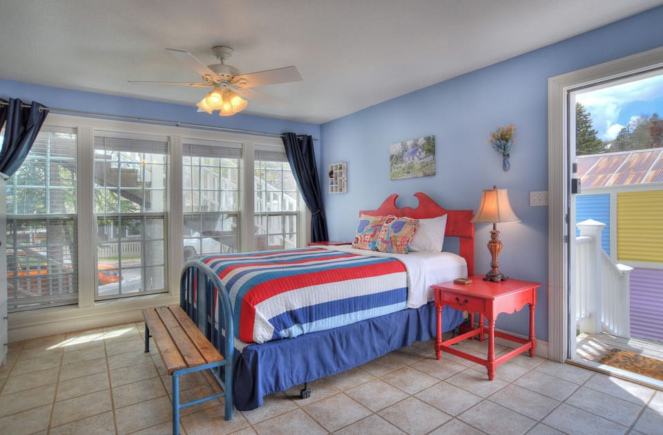 Welcome to Rosewood Studio - Main level studio bedroom with queen bed.