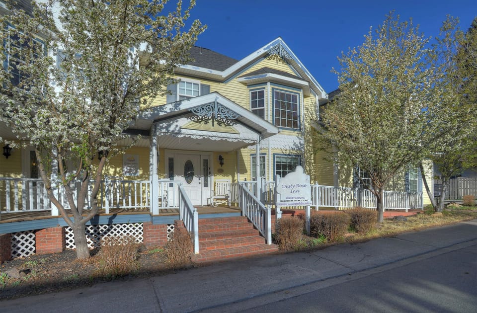 Welcome to Rosewood Studio - Welcome to the Dusty Rose Inn in Creede, CO.  We look forward to hosting you at our Rosewood Studio.