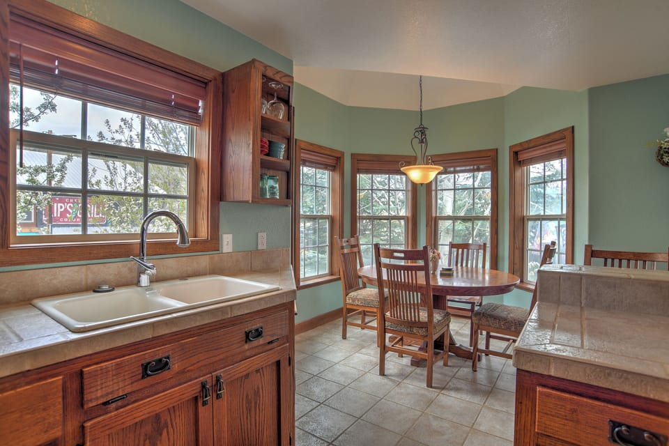 Welcome to Roseview Loft - Enjoy the mountain and town views.