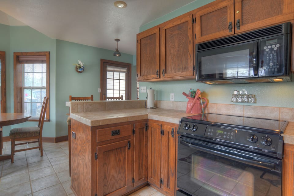Welcome to Roseview Loft - Fully equipped kitchen (no dishwasher).