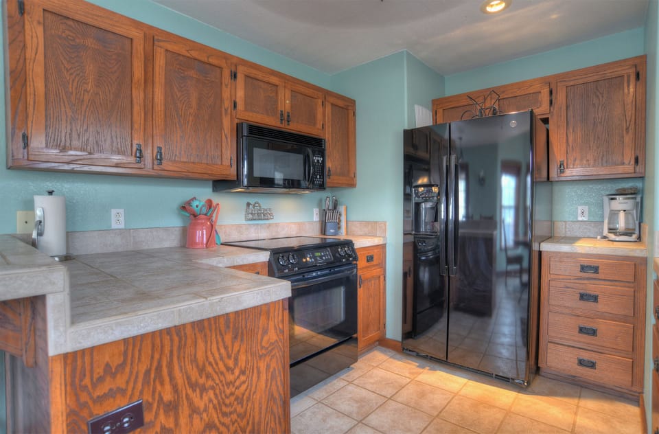 Welcome to Roseview Loft - Fully equipped kitchen (no dishwasher).