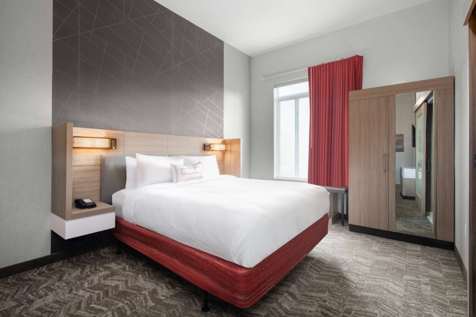 6. Suite, 1 King, Trundle bed