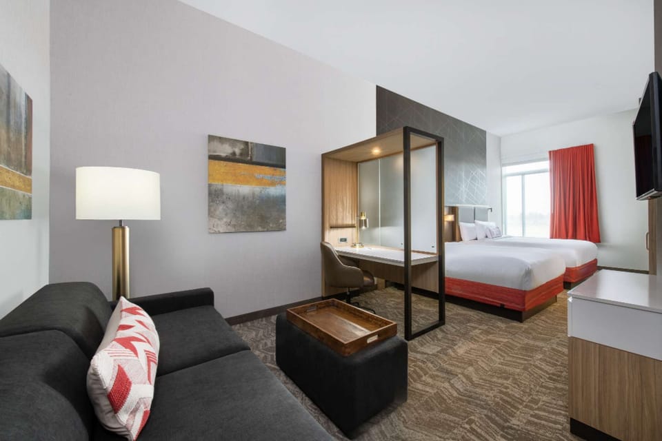 3. Suite, 2 Queen, Trundle bed