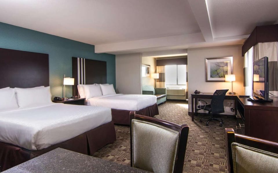 Queen Suite with Two Queen Beds