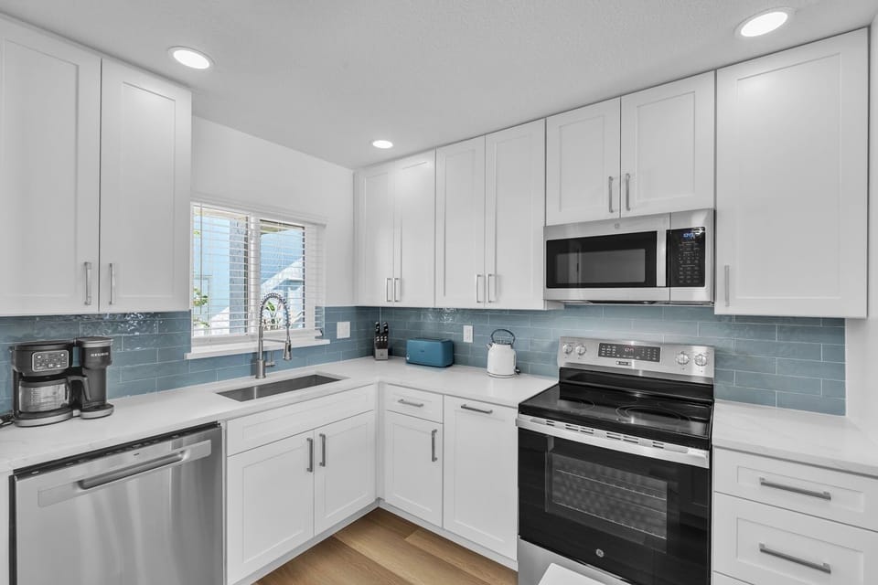 House, 2 Bedrooms | Private kitchen | Coffee/tea maker, fridge, oven, toaster