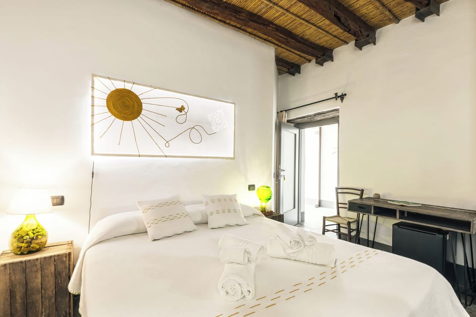 Classic Double Room | Memory foam beds, minibar, desk, free WiFi