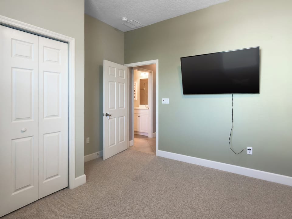 Bunk room Smart TV.