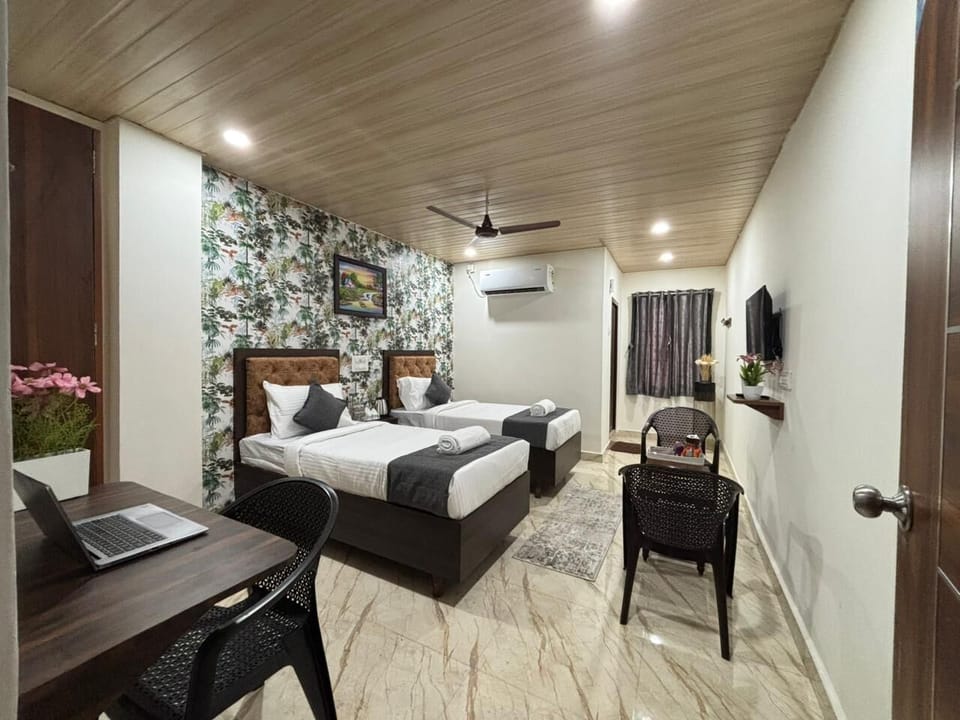 Superior Double or Twin Room, City View | Laptop workspace, free WiFi