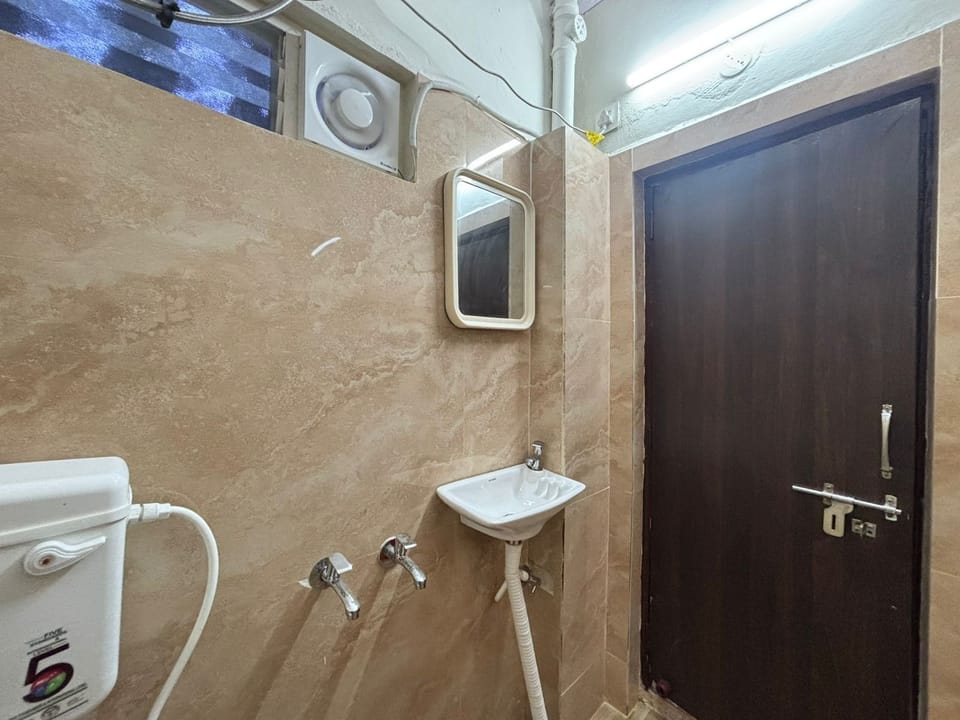 Superior Double or Twin Room, City View | Bathroom | Shower, free toiletries, hair dryer, towels