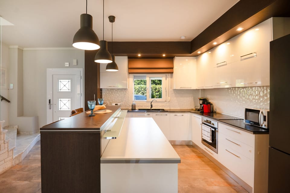 House | 4 bedrooms, desk